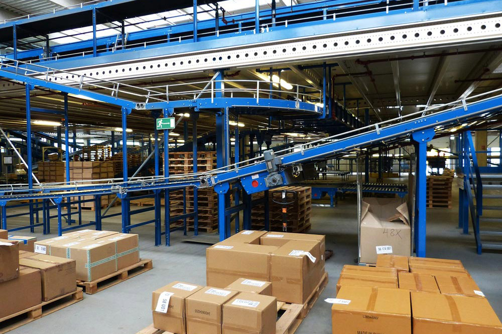 warehouse-conveyor-belt